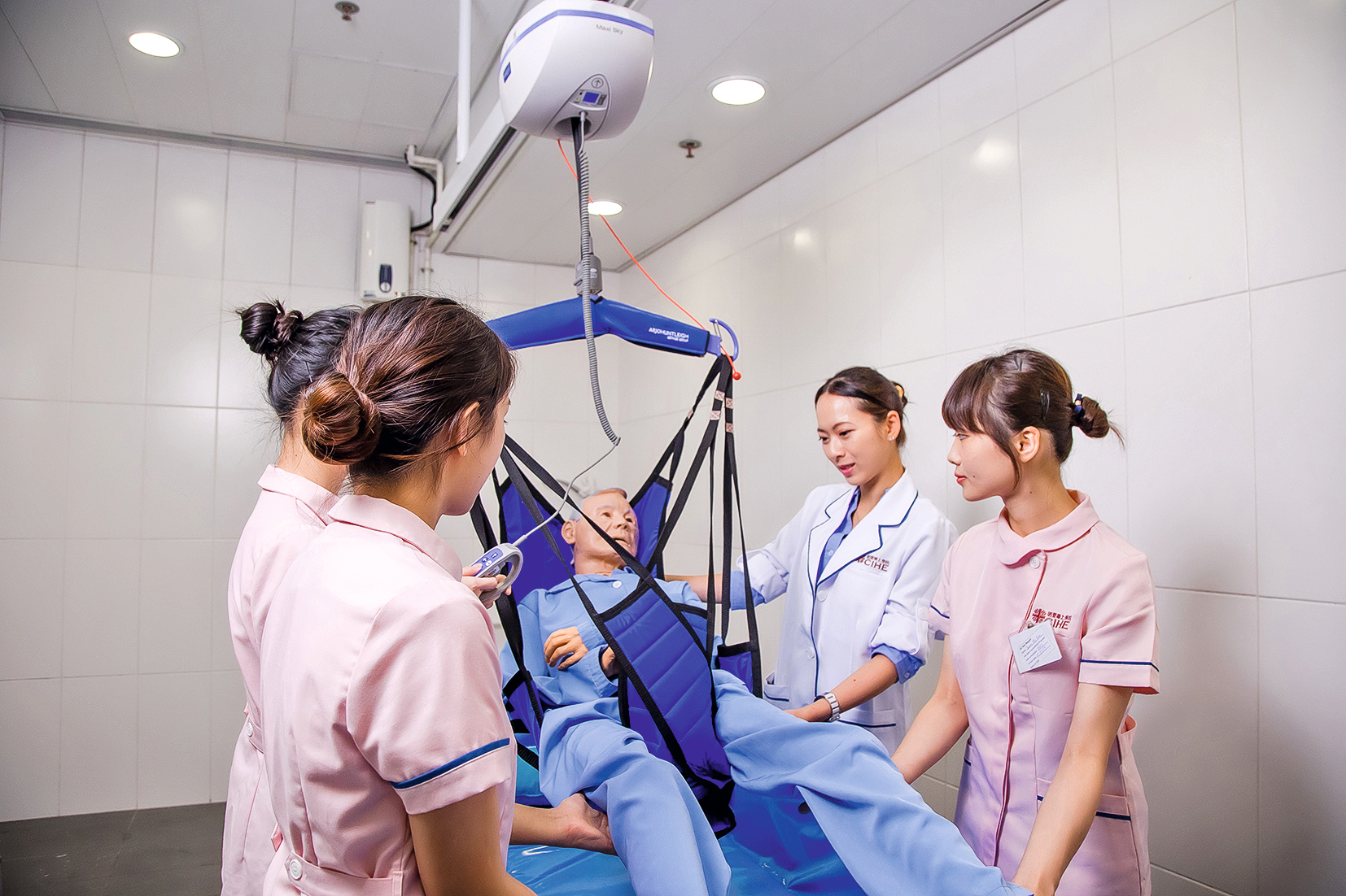 聖方濟各大學及明愛白英奇專業學校開辦了多個涵蓋健康科學、社會科學、人文科技、商業及款待管理、創意工業、教育及語文等專業範疇的課程,致力培育職業專才,緊貼市場所需。