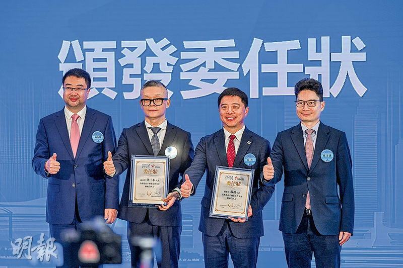 由立法會議員尚海龍(左一)創辦嘅高才通人才服務協會,早前宣布成立「香港高才創業投資基金」,基金創始合伙人熊三木(左二起)、殷波及財庫局副局長陳浩濂出席成立典禮。(盧曼盈攝)