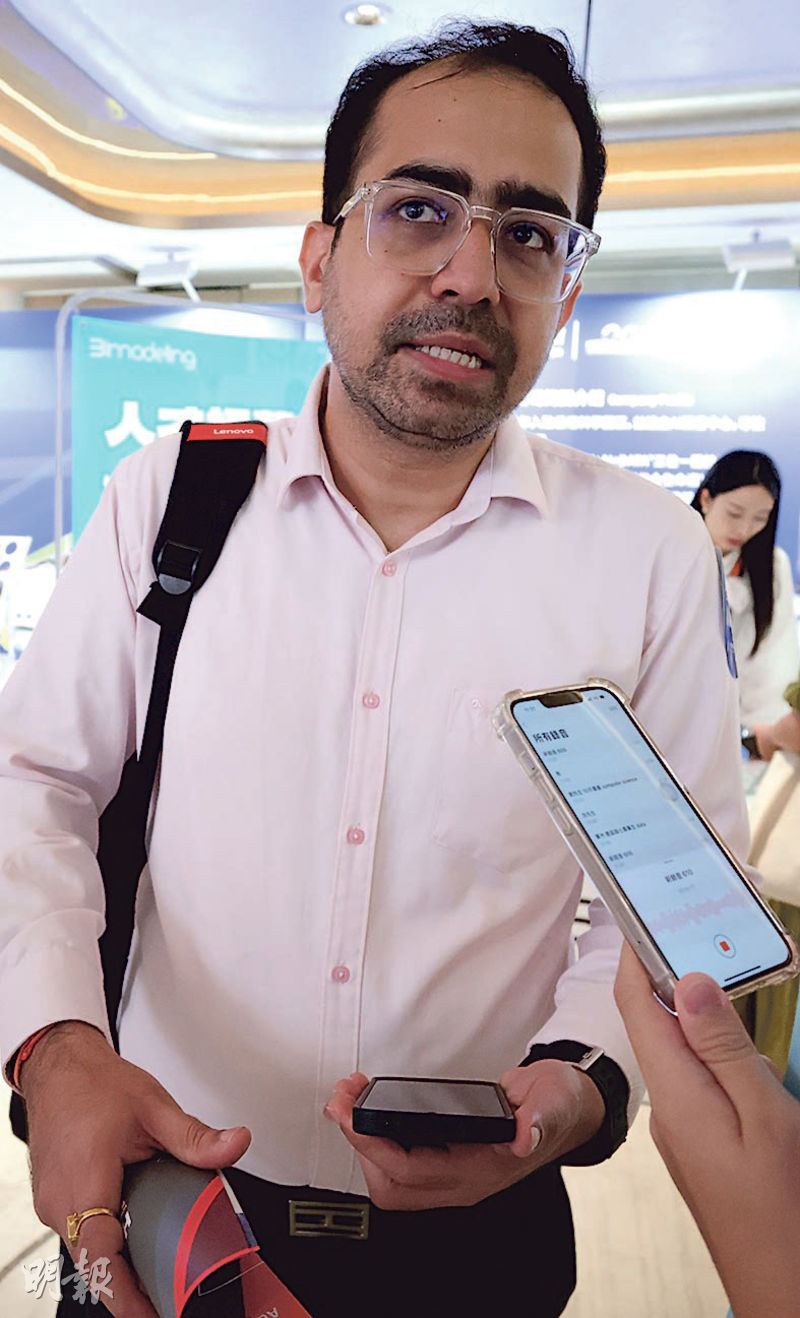 有來自印度的求職者稱，在港工作一大困難是語言障礙，因自己不懂中文，但有信心找到工作。（李紹昌攝）