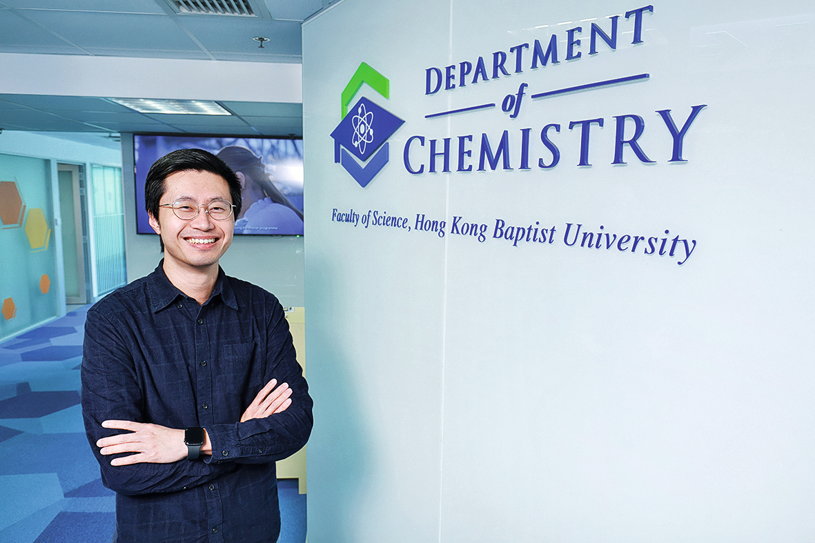 浸大化學系高級講師及「生物化學和檢測科學理學士（榮譽）」課程主任何觀陞博士