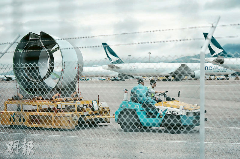政府早前公布6月30日起推出「技術專才清單」,涵蓋引入飛機維修員、升降機或自動梯技術員、護士、新型工業技術員等8項工種。新措施為期3年,設1萬個配額,每項工種配額以3000為限,申請人須介乎18至40歲,為符合清單列明資格的非學位專才。(賴俊傑攝)