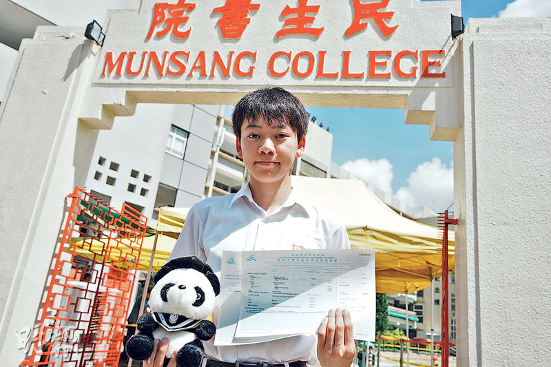 民生書院「狀元」李政的家中愛貓在他小時候病逝，令他立志醫治動物，李小學及中學亦曾做動物義工，如今想升讀城大獸醫學學士課程。（賴俊傑攝）