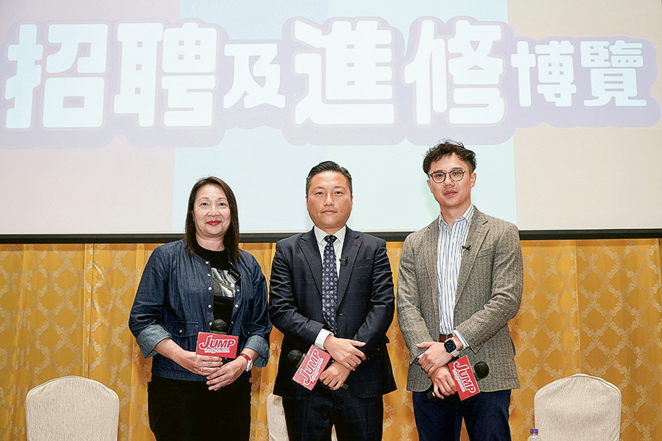 左起:愉景灣航運服務有限公司交通運輸助理總經理吳慧心、佳發海港清理服務有限公司營運總監黃啓智及港九電船拖輪商會副渡輪主任陳子俊(講座主持)