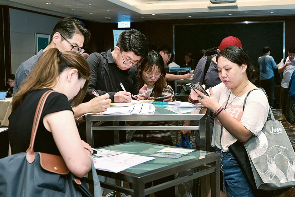 「JUMP招聘及進修博覽」吸引了逾千參加者入場，多場專題講座亦座無虛席，場內搵工．增值氣氛十足。