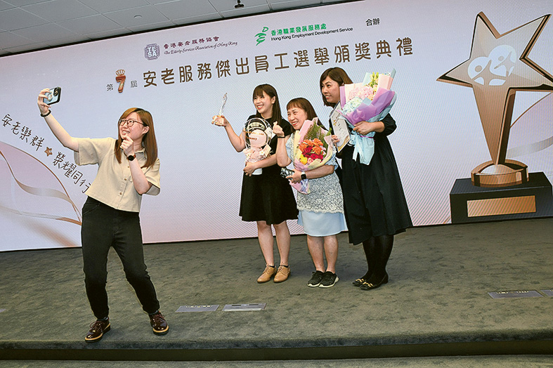 得獎者獲親友、同事到場力撐及祝賀。