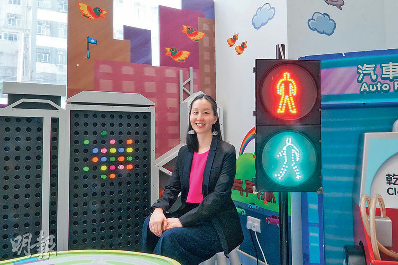 兒童探索博物館創辦人范本賢強調兒童在遊玩中主導學習，館內的展品除了與學校課程相關，亦藉此訓練兒童的行為和思考模式。（何詩韻攝）