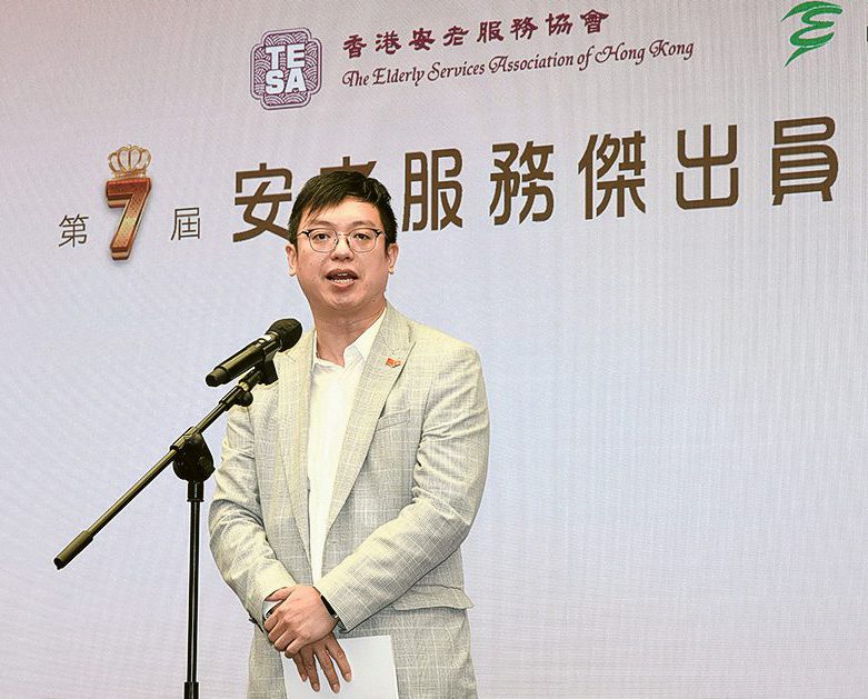 勞工及福利局副局長何啟明