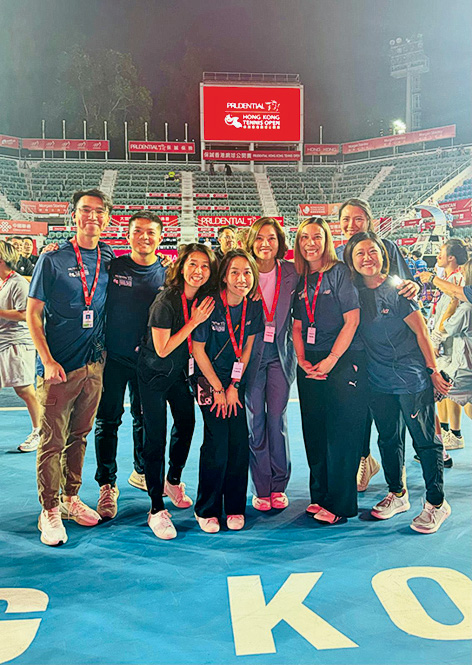 Ivan(左一)與同事在「保誠香港網球公開賽2024」會場合照。為初嘗活動策劃工作的Ivan留下難忘的經歷。