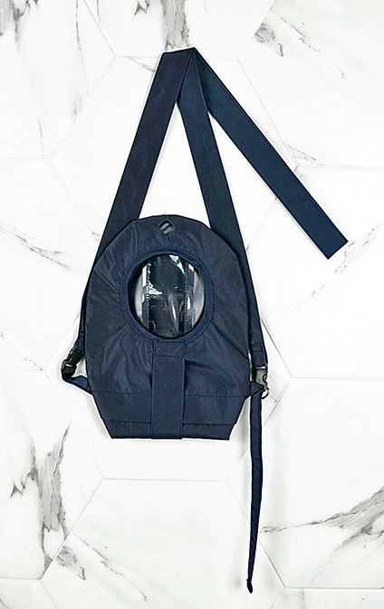 圖為特製斜揹造口袋套，能覆蓋造口袋，避免外出出現尷尬情况。