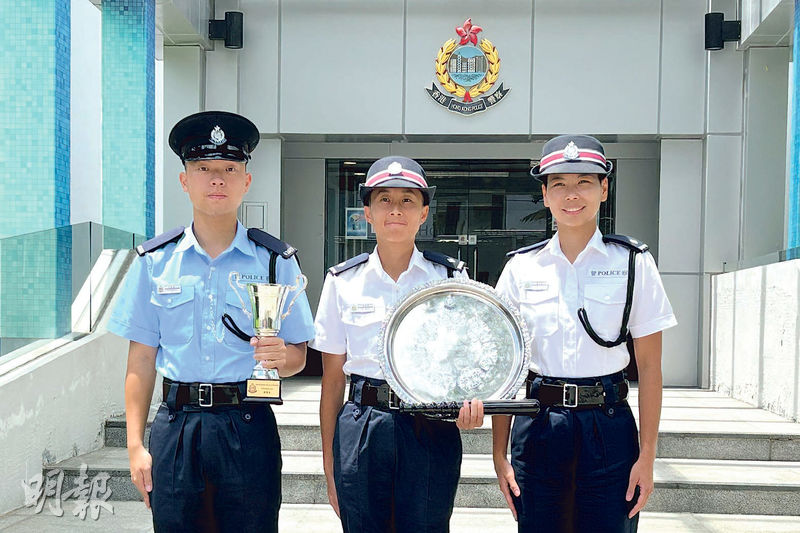 香港警察學院前日舉行結業會操，將有新一批見習督察及警員投入警務工作，多名代表日前見記者時回應2019年事件對其職業生涯的影響。圖左起為警員李勝榮、見習督察劉施霖及見習督察黃文鈺。（方寧攝）