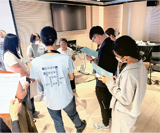教大與香港紅十字會去年7月起推出「心理急救」先導培訓計劃,學員會通過角色扮演,學習點如何向有需要的人提供心理支援。(教大圖片)