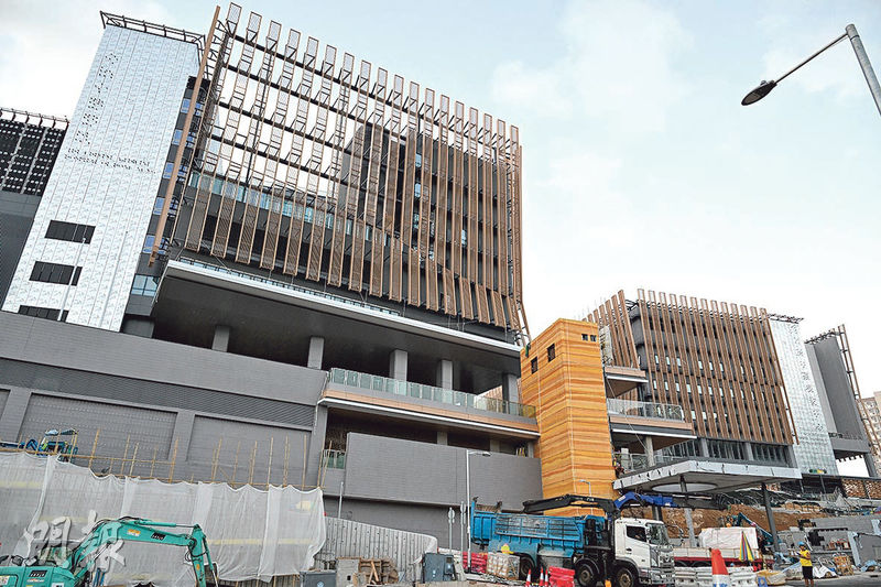 香港中醫醫院及政府中藥檢測中心將於12月11日起分階段投入服務。（鍾林枝攝）