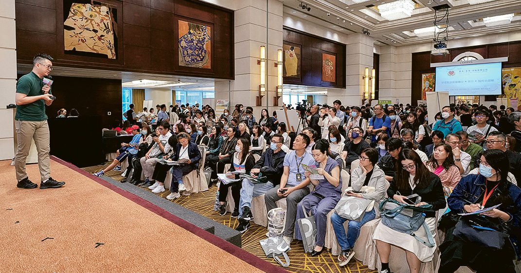 逾千名參加者迫爆「JUMP招聘及進修日」會場,把握見工面試、報讀課程、蒐集行情資訊等機會,多場專題講座更是座無虛席。