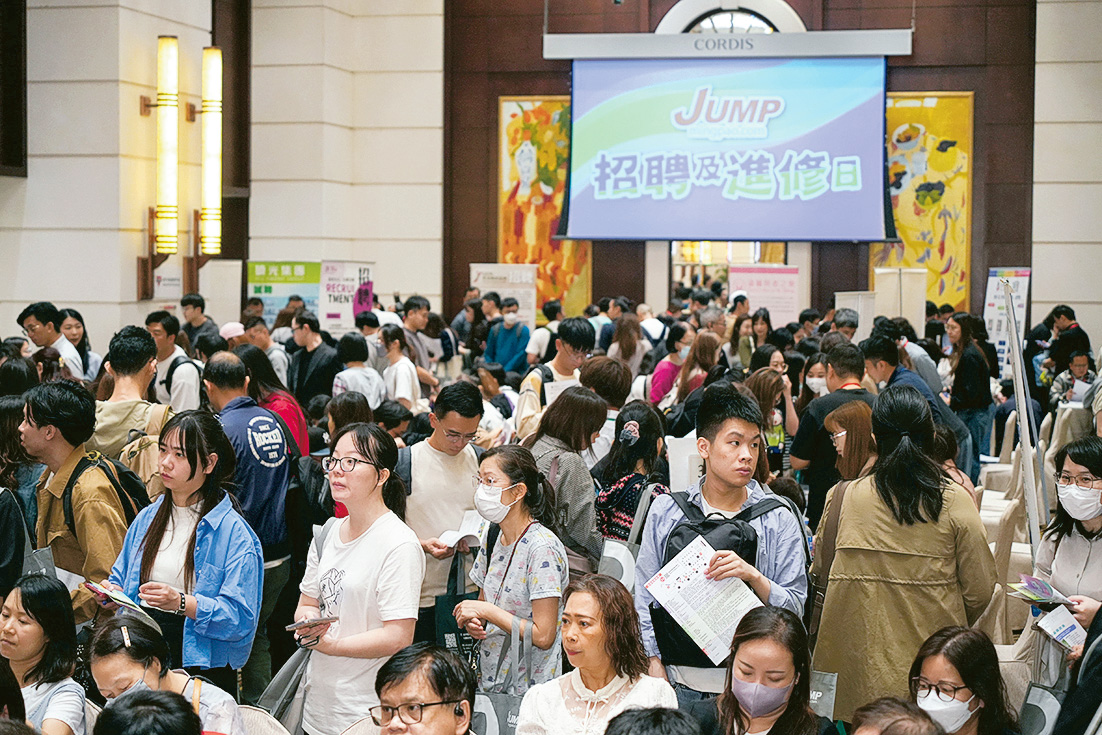 「JUMP招聘及進修日」現場人潮不斷,更踴躍參與8場專題講座,全程投入。