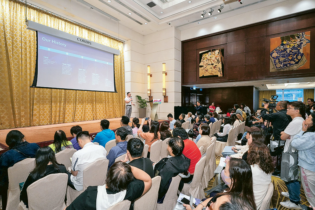 「JUMP招聘及進修日」現場人潮不斷,更踴躍參與8場專題講座,全程投入。