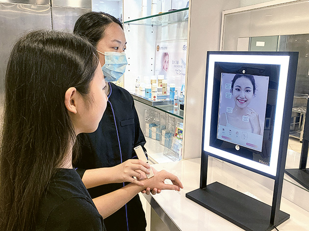 從業員及有意入行的年輕人可透過IVE健康及生命科學學科的多元進修途徑，掌握實用技能，助投考「一試多證」又或提升個人競爭力。