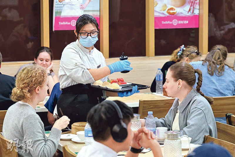 本港最新失業率3.8%，較7至9月下跌0.1個百分點；按行業分析，餐飲服務業失業率跌0.4個百分點至6.4%。（李紹昌攝）