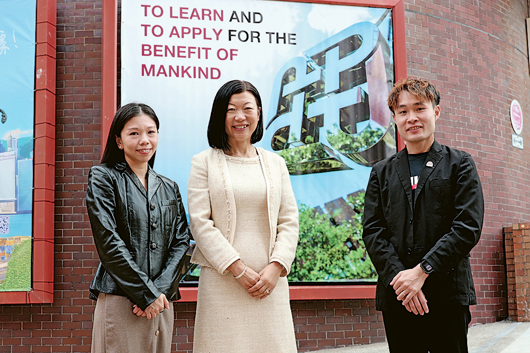 想躋身婚姻及家庭治療專才行列，為建構健康家庭出力？新一屆「婚姻及家庭治療文學碩士學位」課程正在招生，歡迎有志者報讀。圖為理大應用社會科學系講師暨「婚姻及家庭治療文學碩士學位」課程主任魏素樺博士（中），以及畢業生袁凱玲（左）及張雪峰（右）。