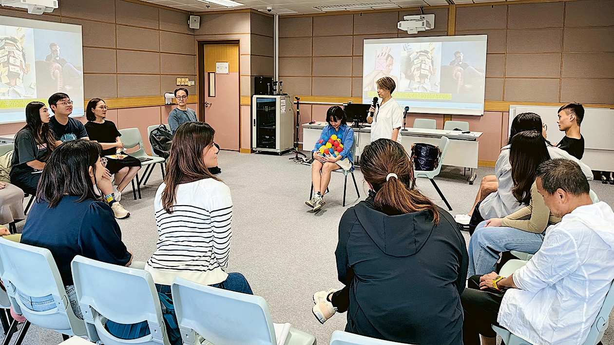 課程着重實務性，內容涉獵面廣，包括主流的治療模式及介入手法，緊貼社會需要。
