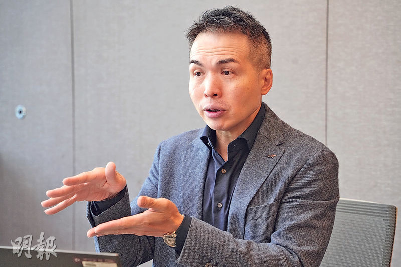 羅兵咸永道全球科技、媒體及通訊行業主管合伙人與中國人工智能主管合伙人周偉然表示，在反洗黑錢方面，AI透過分析資金流向及相關背景資料，可更有效識別系統中的異常交易。（黃志東攝）