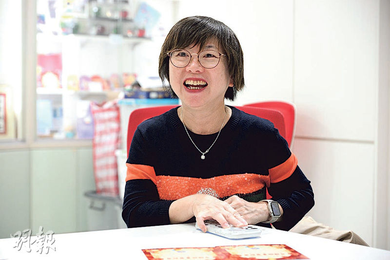 中華基督教會望覺堂啟愛學校校長梁媛琴說，校方為SEN學生推出「資歷架構課程」，考取學校服務助理、烘焙助理等證書，亦帶領學生於年宵市場擺檔，提早適應就業環境。（曾憲宗攝）