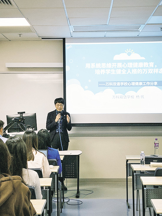 MWOP、MAP及OPEM均以實務為本，配合多元學習體驗，拓闊學生的視野及提升技能層面。圖為OPEM學生參與深圳萬科雙語學校校長的教育管理理念分享。