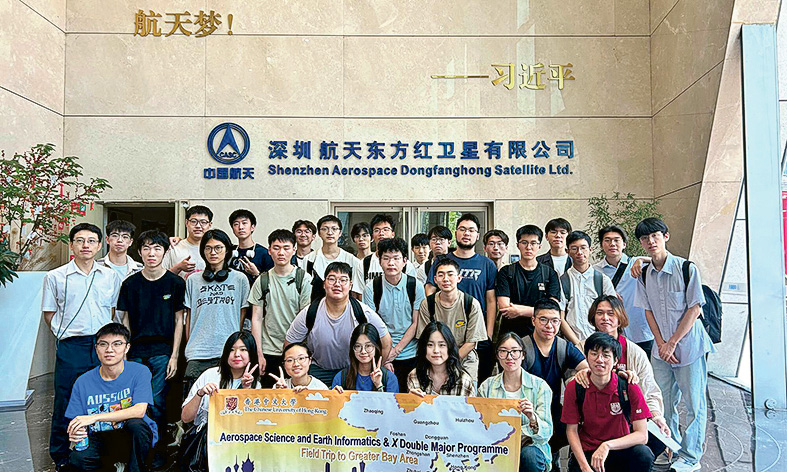 圖為Bluebird、Jeffrey及Hava及同學參觀深圳航天東方紅衛星有限公司。
