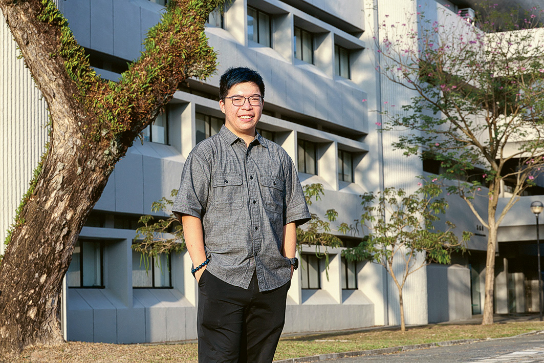 黃信樂(Bluebird) 第二主修:地球與環境科學 DSE成績:28分(選修科目: 「物理」、「化學」、 「生物」及「數學科延伸部分單元2」)