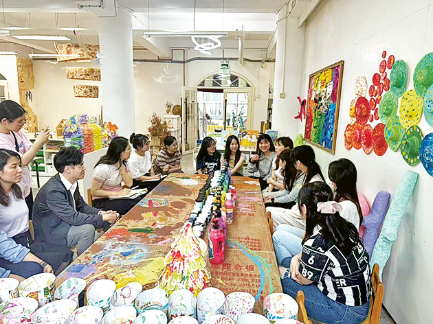 學生到大灣區特色藝術空間，運用多元素材，探索如何為幼兒建構具美感與創造力的環境。