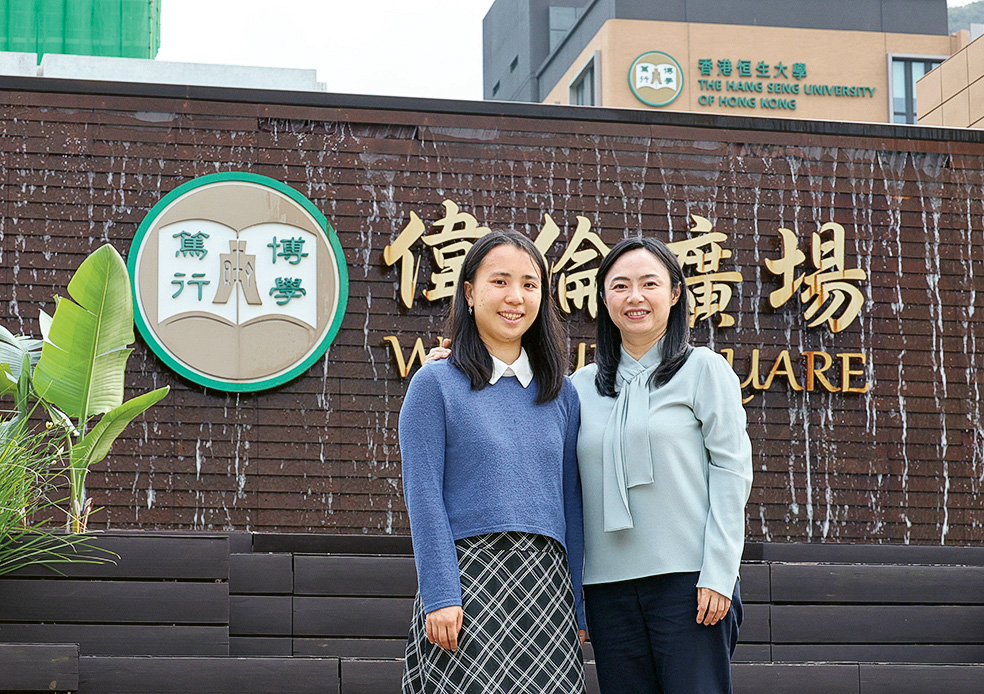 計算機科學系助理教授、MSc-DSAI課程主任侯云博士（右）和學生林倬欣（左）。