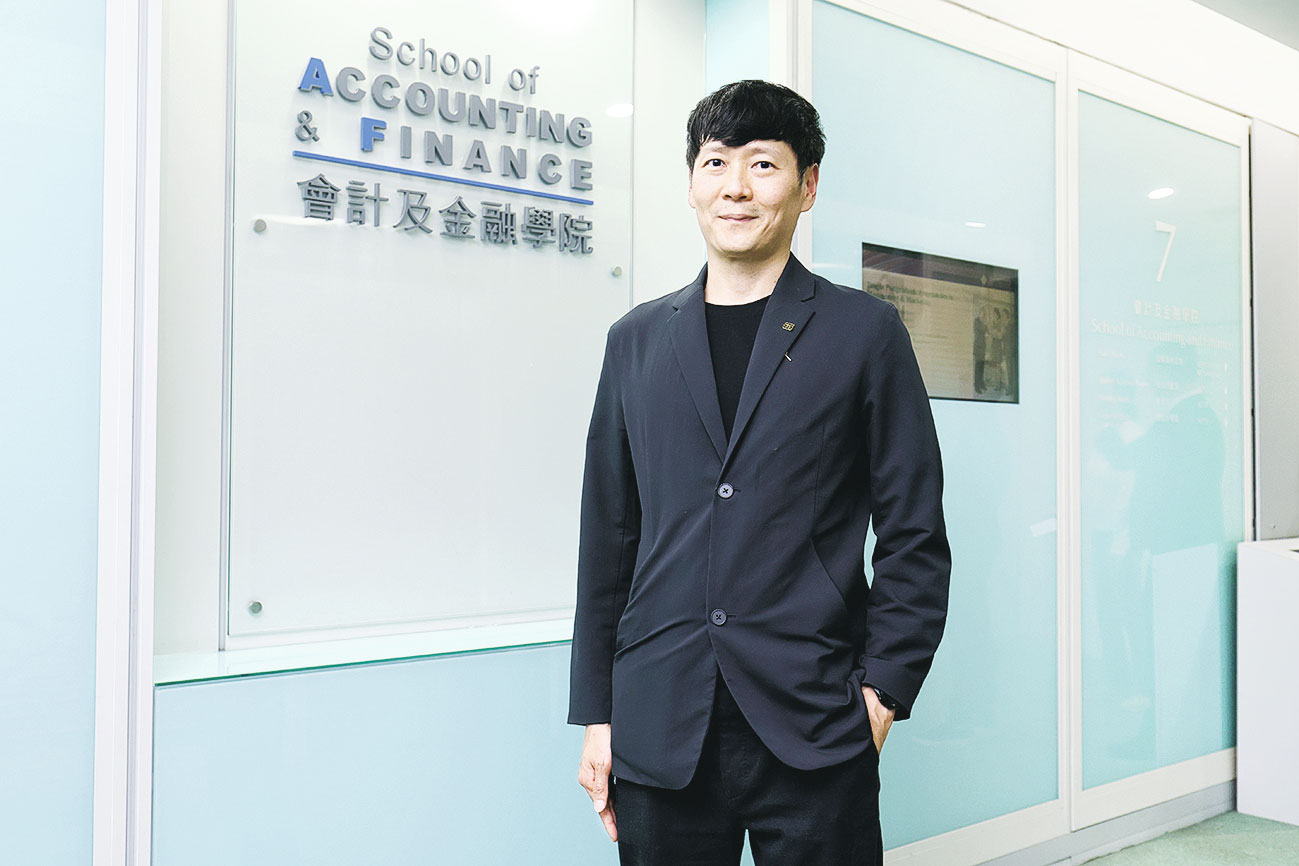 香港理工大學會計及金融學院副學院主任及副教授黃立品