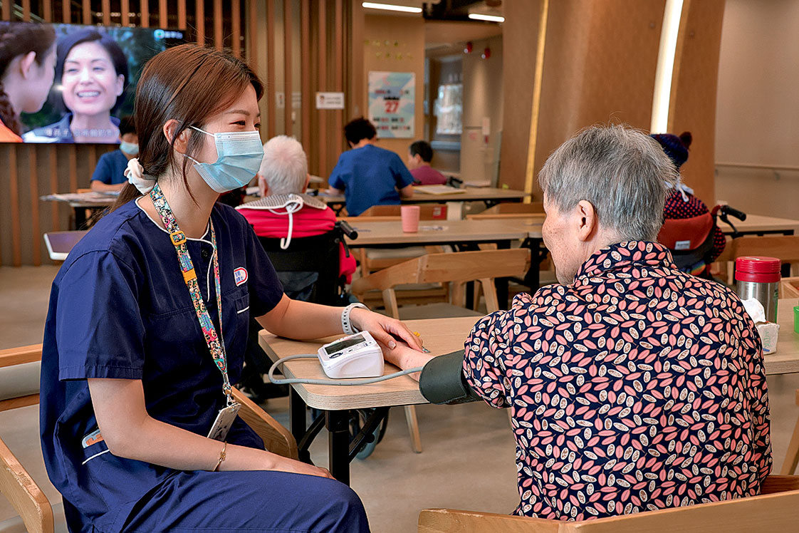 嘉濤(香港)控股有限公司正增聘人手,涉及多個前線及後勤職位,適合對安老服務感興趣、喜歡與長者溝通的「有心人」加盟。