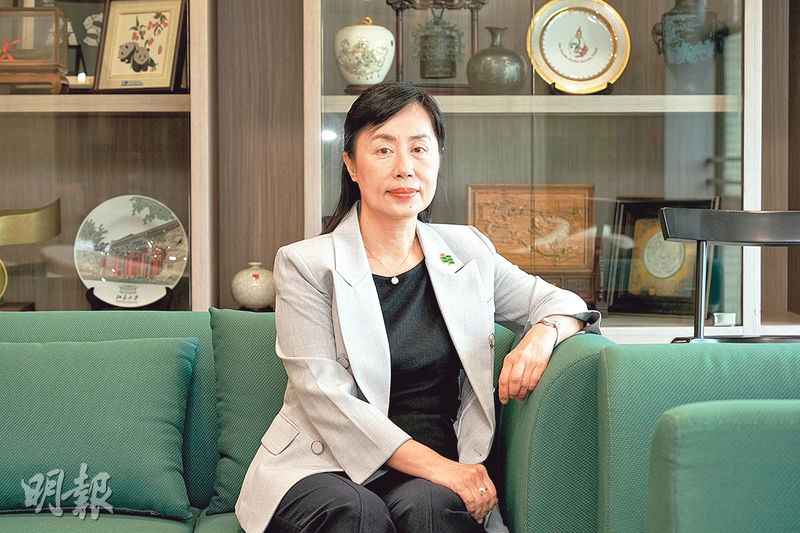 教大副校長(學術)鄭美紅接受本報專訪,談到社會近日關注教師操守問題,她相信大部分教師有專業操守,但難免有「單一事件」,作為院校會加強提醒學生注意自身言行。(賴俊傑攝)