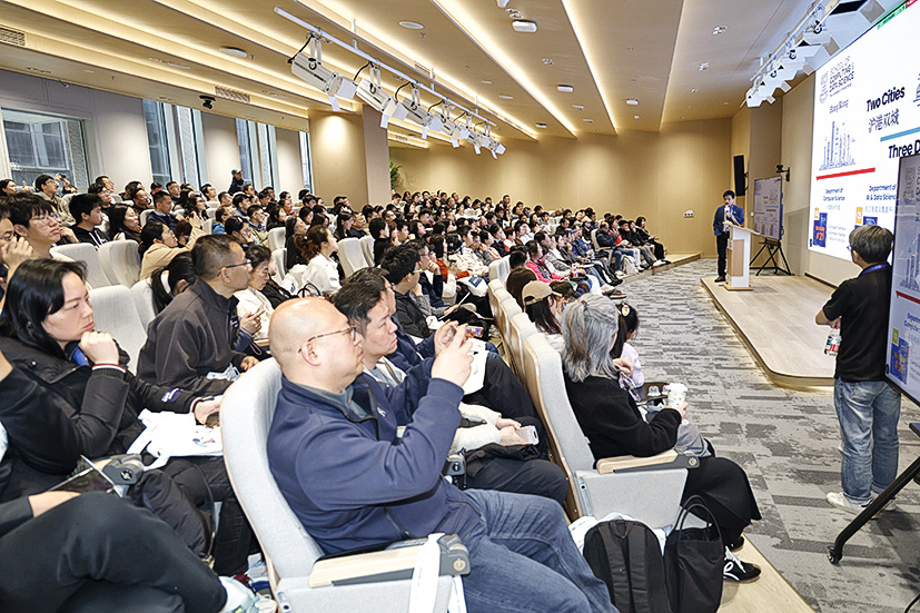 港大計算與數據科學學院(上海)首屆開放日吸引逾1300名學生與家長親臨校園。