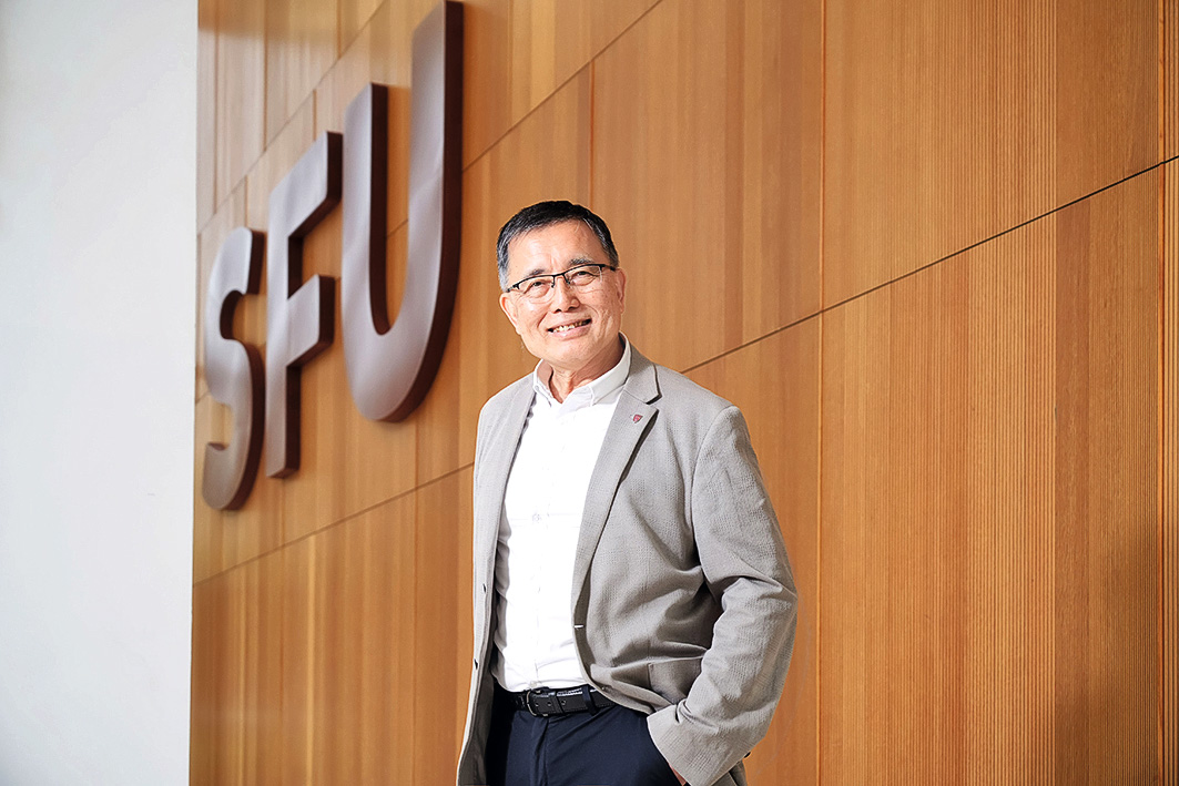 蘇金鵬(蘇Sir)為榮休警司,曾任警隊多個部門要職,長期擔任與警隊招募、訓練、學警遴選及見習督察遴選相關工作,現時更為方大犯罪及安保科學高級文憑及學士學位課程專家。