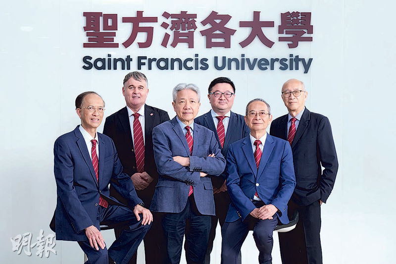 方大校長張仁良（中）與5名教員梁以德教授、史學禮教授、王灝博士、邱達民教授及徐明心教授，入選美國史丹福大學發布的「全球首2%頂尖科學家」名單。（方大提供）