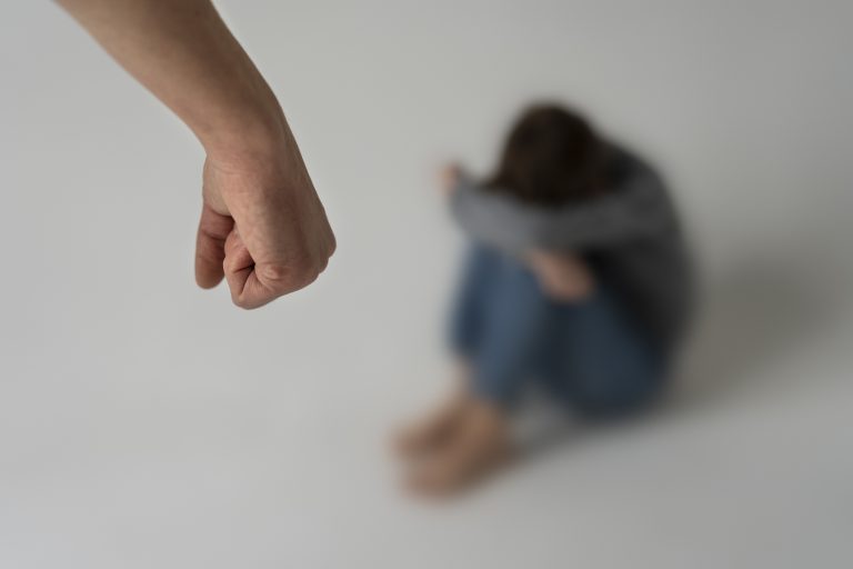 虐兒個案｜5年首回落 去年1354宗 37%涉性侵比例近10年新高 同齡朋輩施虐者佔比最多