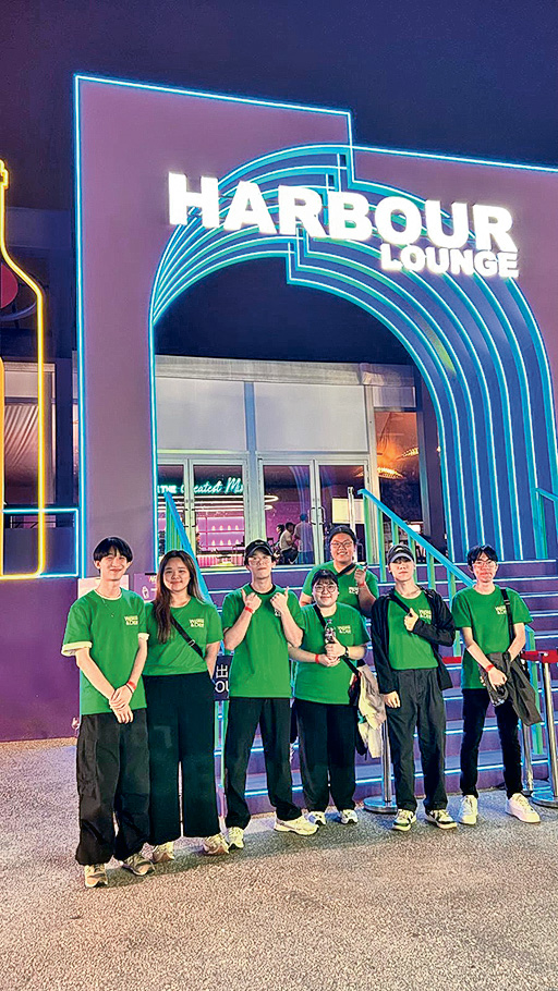 Andy(左一)於「香港美酒佳餚巡禮」擔任服務大使,累積大型活動實戰經驗。