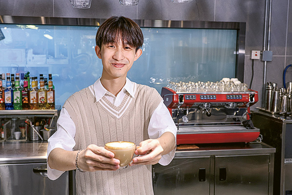 學生區嘉禧(Andy)