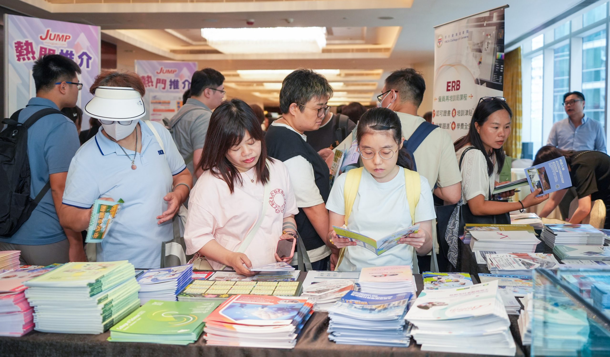 參加者透過參加「JUMP招聘及進修博覽」，探索進修及個人職涯發展更多新可能。