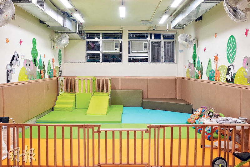 聖公會聖基道兒童院總幹事麥潤芸提到,轄下幼兒中心「愛幼坊」供兒童使用的設施均是木製,比其他物料更難推倒,以確保兒童安全。(廖凱霖攝)