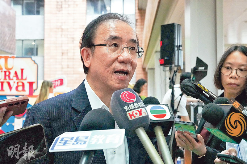 港大收生及國際生交流事務總監嚴志堅表示，港大一直擇優而錄，今年大學聯招（JUPAS）平均收分是各資助大學中最高。（楊柏賢攝）