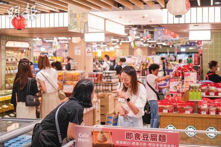 黃金周內地客141.7萬勝預期 化妝品藥房生意增兩三成 飲食業估升一成