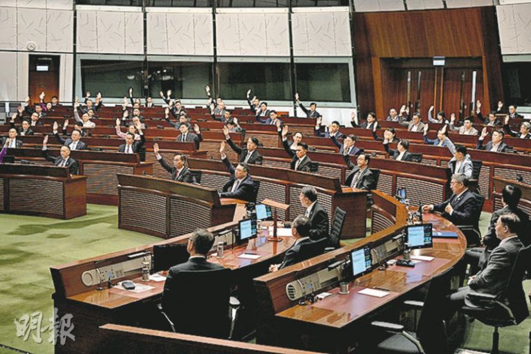 立法會議員加薪1.6% 月薪逾11萬元